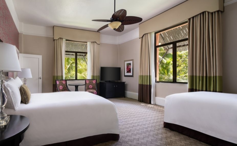 ダブルベッド2台が2つある室内