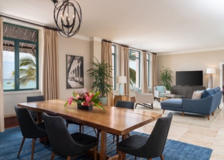 ラグジュアリースイートのリビングルーム