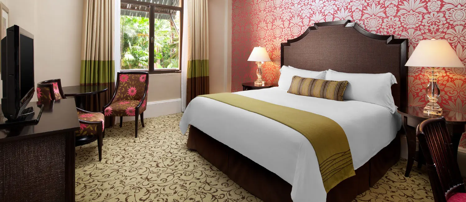 ガーデンビューを望むキングベッドのヒストリック・ガーデンの客室。